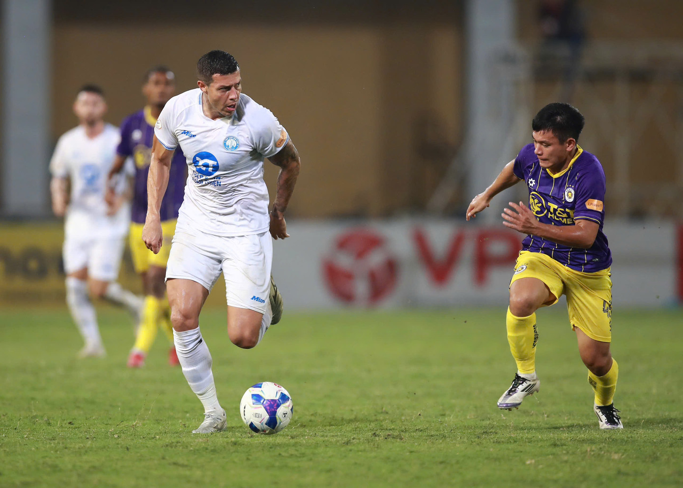 Nam Định gieo sầu cho Hà Nội, bứt phá trong cuộc đua vô địch ảnh 31