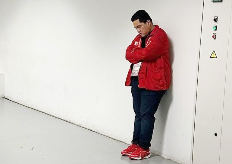 Chủ tịch Thohir trầm ngâm sau trận thua Nhật Bản Chủ tịch Thohir trầm ngâm sau trận thua Nhật Bản