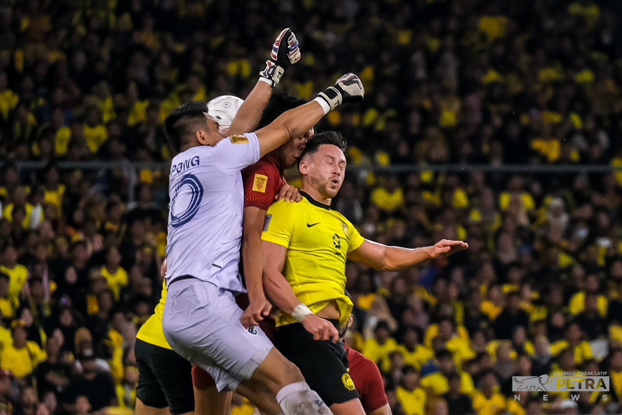 Tình huống tranh chấp khiến bàn thắng của Malaysia bị từ chối