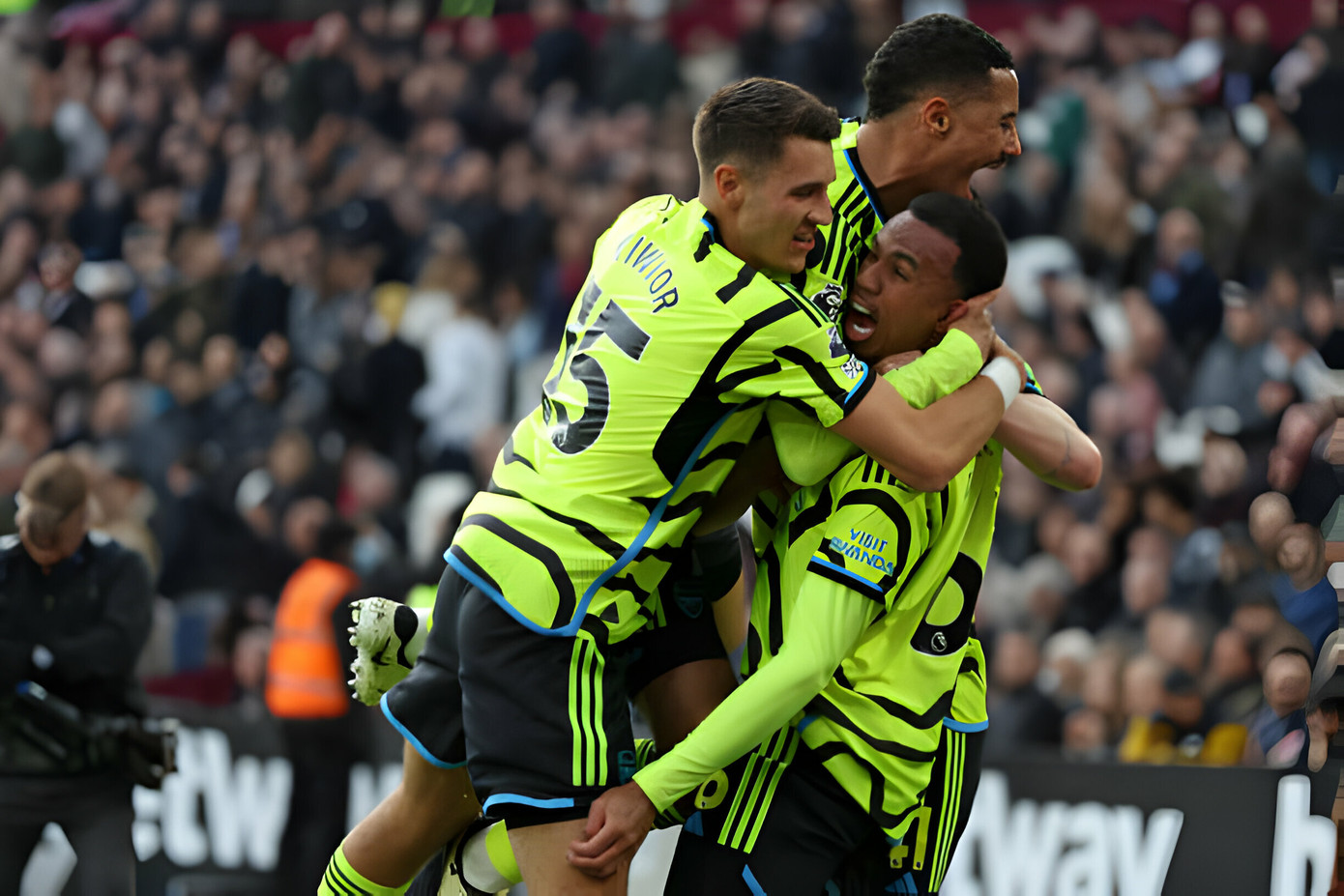 'Bom tấn' rực sáng, Arsenal vùi dập West Ham 6 bàn không gỡ ảnh 14 'Bom tấn' rực sáng, Arsenal vùi dập West Ham 6 bàn không gỡ ảnh 14