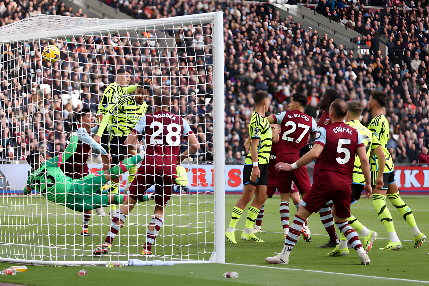 'Bom tấn' rực sáng, Arsenal vùi dập West Ham 6 bàn không gỡ ảnh 8 'Bom tấn' rực sáng, Arsenal vùi dập West Ham 6 bàn không gỡ ảnh 8