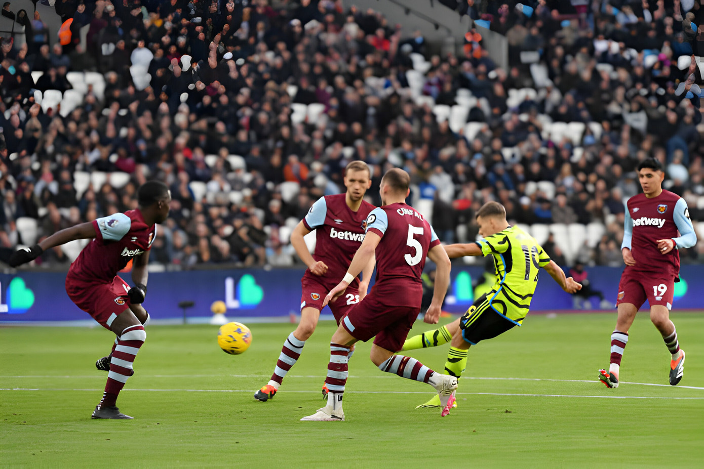 'Bom tấn' rực sáng, Arsenal vùi dập West Ham 6 bàn không gỡ ảnh 16 'Bom tấn' rực sáng, Arsenal vùi dập West Ham 6 bàn không gỡ ảnh 16