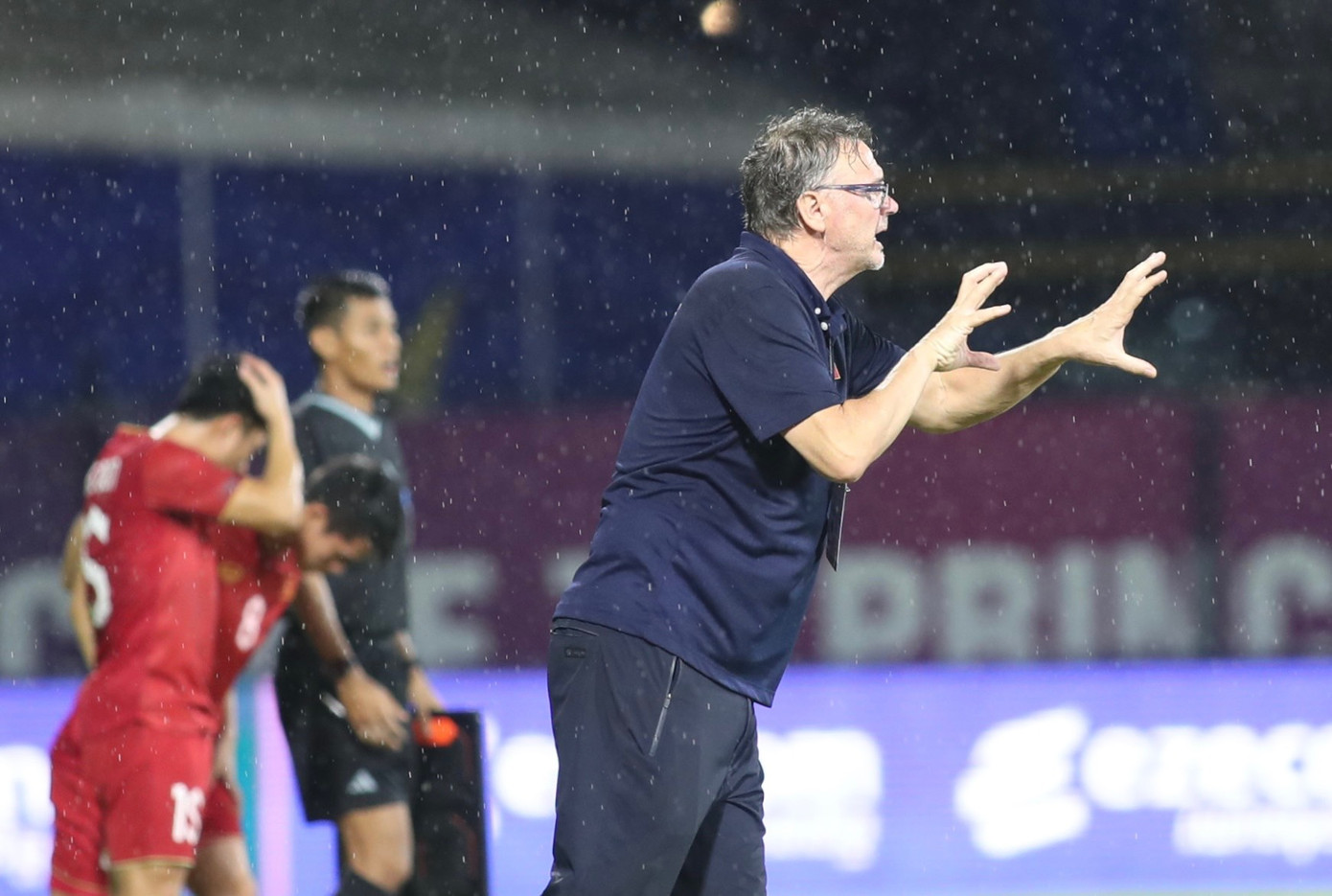 SEA Games 32: Đánh bại U22 Malaysia 2-1, U22 Việt Nam giành vé sớm vào bán kết ảnh 28 SEA Games 32: Đánh bại U22 Malaysia 2-1, U22 Việt Nam giành vé sớm vào bán kết ảnh 28