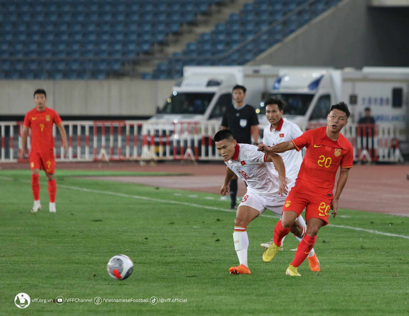 Thử nghiệm cầu thủ trẻ, ĐT Việt Nam thất bại 0-2 trước ĐT Trung Quốc ảnh 7 Thử nghiệm cầu thủ trẻ, ĐT Việt Nam thất bại 0-2 trước ĐT Trung Quốc ảnh 7