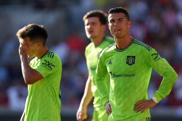 Ronaldo trốn tránh các CĐV nhà sau thất bại