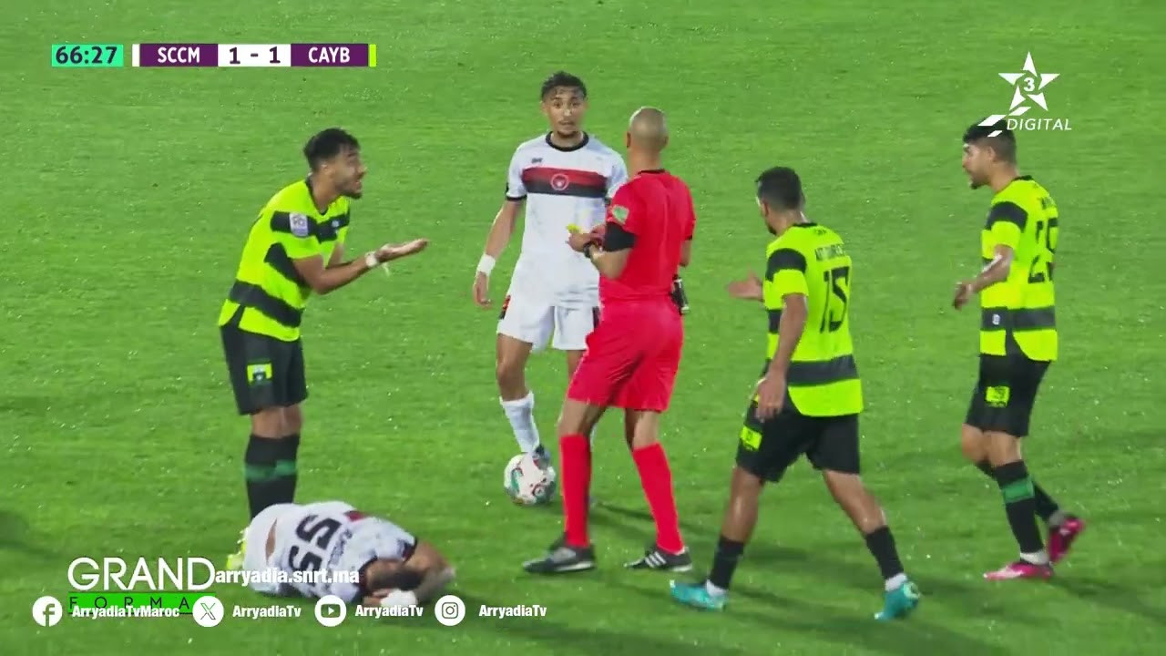 Trọng tài Beloute bị tố đưa ra quyết định có lợi cho chủ nhà Chabab (áo trắng)