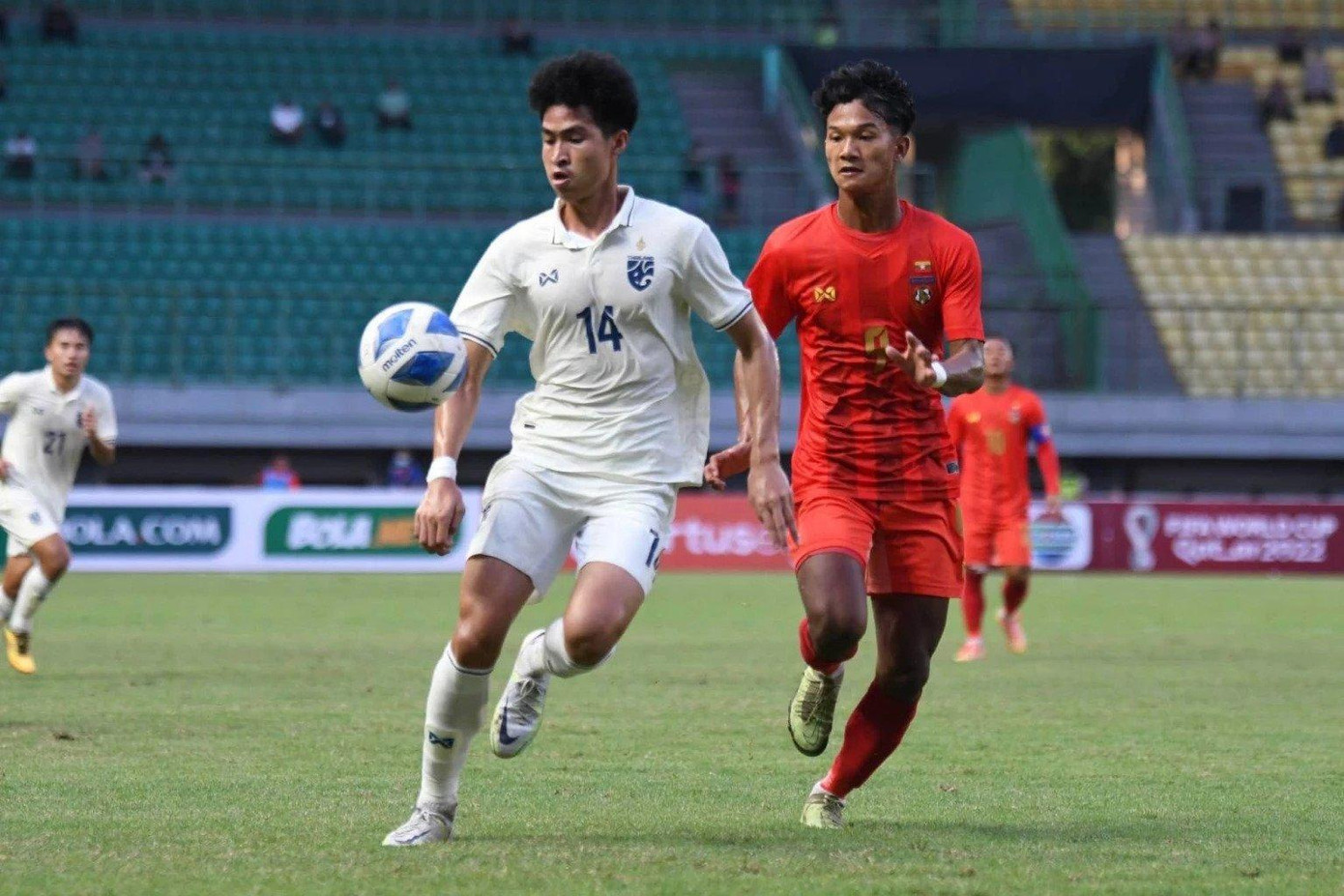 Thái Lan bế tắc trước khung thành ĐT Lào