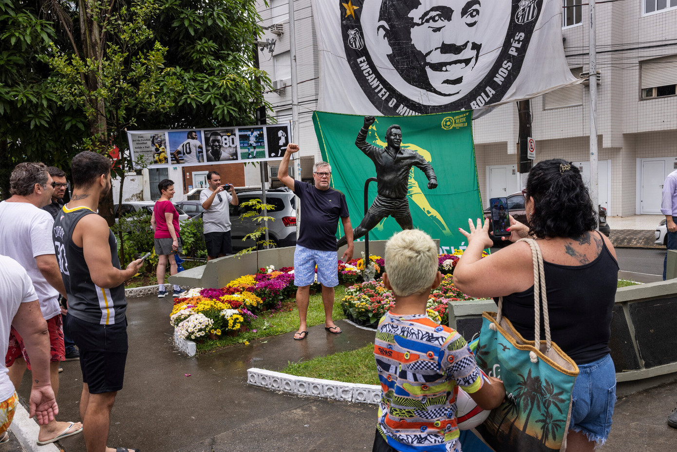 Các hoạt động tri ân, tưởng niệm Pele diễn ra khắp nơi