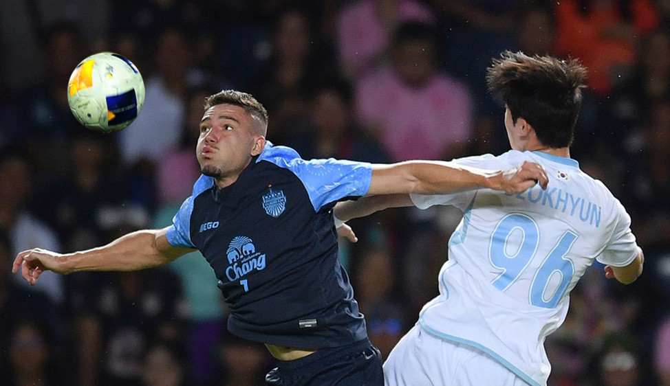 Ulsan Hyundai bị đối thủ dồn ép trong hiệp 2