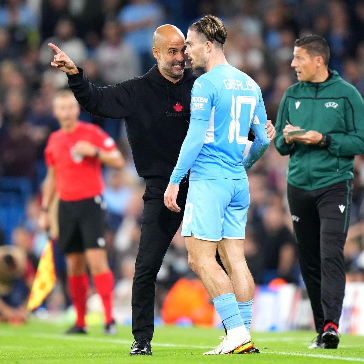 Grealish cũng bị ông thầy chấn chỉnh