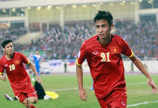Minh Tuấn ăn mừng sau pha ghi bàn ở bán kết AFF Cup 2016