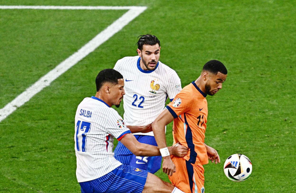 Một bàn thắng bị từ chối, vô số cơ hội bị bỏ lỡ, Pháp chia điểm với Hà Lan trận cầu không bàn thắng ảnh 10 Một bàn thắng bị từ chối, vô số cơ hội bị bỏ lỡ, Pháp chia điểm với Hà Lan trận cầu không bàn thắng ảnh 10