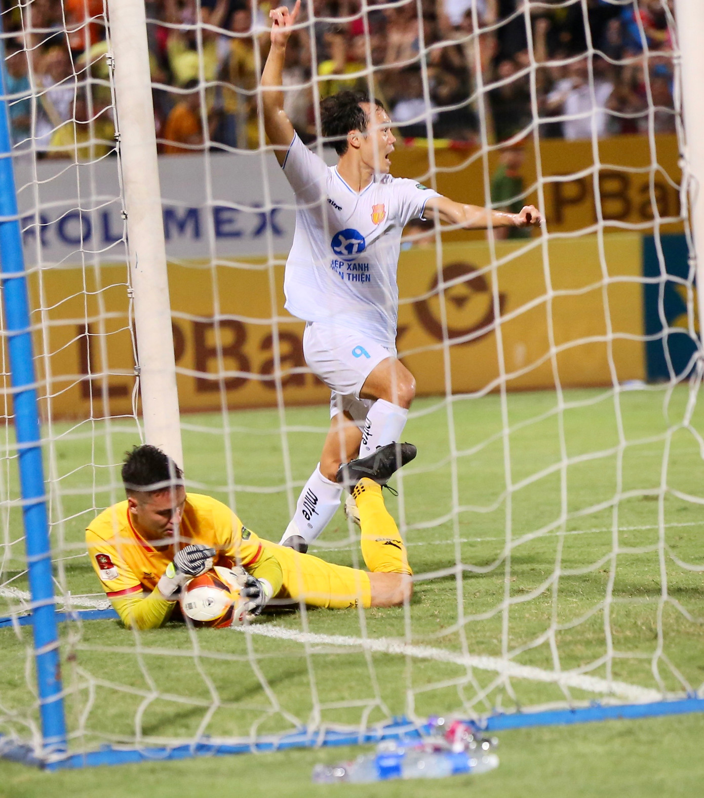 Thắng dễ Bình Định, Nam Định tái chiếm ngôi đầu LPBank V-League 2024/25 ảnh 2