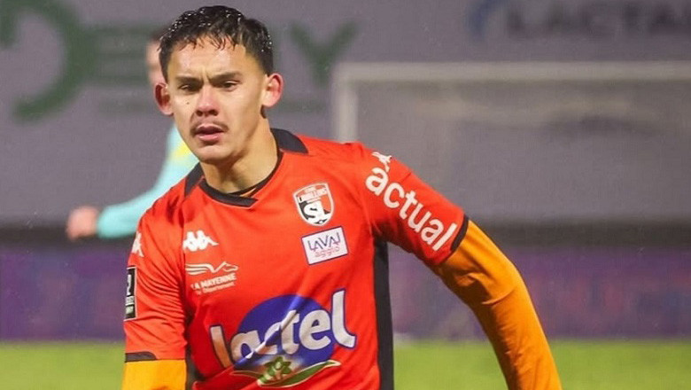 Aymeric Faurand-Tournaire trong màu áo Laval Aymeric Faurand-Tournaire trong màu áo Laval