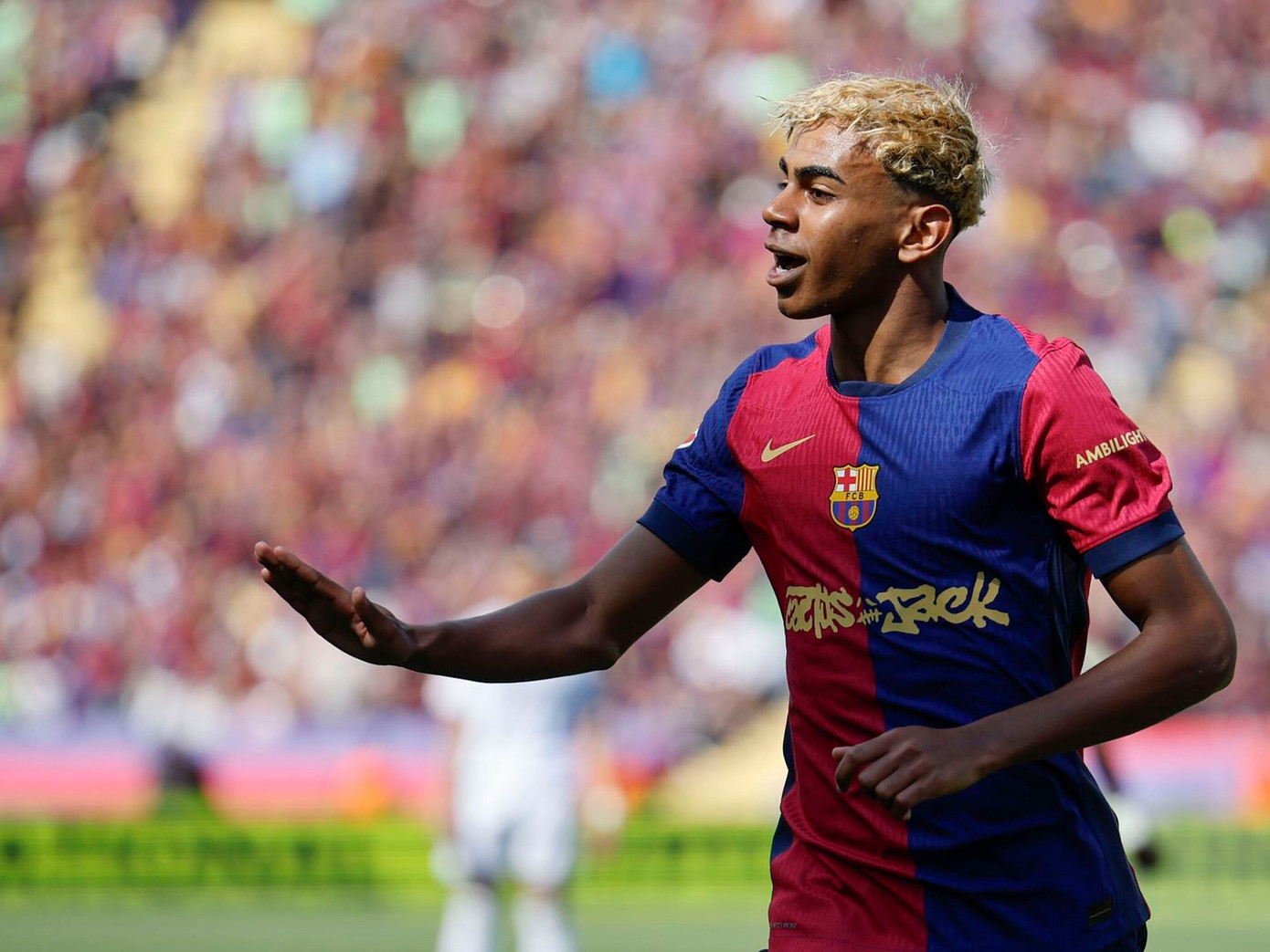 Lamine Yamal lại ghi bàn cho Barca