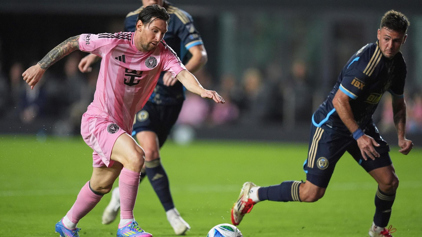 Messi trở lại ấn tượng với bàn thắng ở phút 57