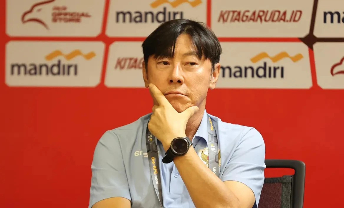HLV Shin Tae-yong đang nghĩ về chiếc ghế ở ĐT Hàn Quốc? HLV Shin Tae-yong đang nghĩ về chiếc ghế ở ĐT Hàn Quốc?