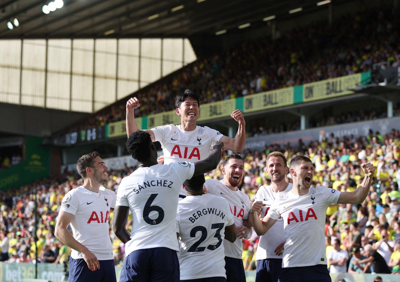 Son Heung-min ghi 2 bàn giúp Tottenham thắng Norwich 5-0