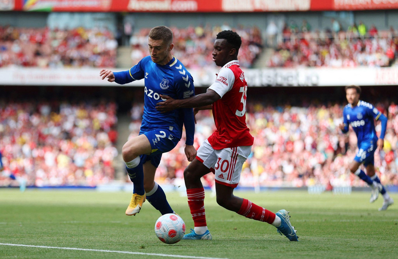 Arsenal thắng Everton 5-1 nhưng quá muộn