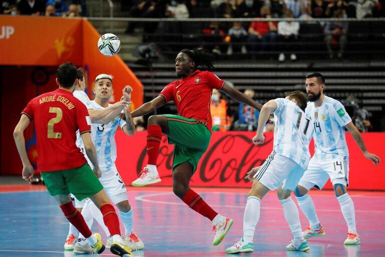 Argentina bất lực trước lối đá khoa học của Bồ Đào Nha Argentina bất lực trước lối đá khoa học của Bồ Đào Nha