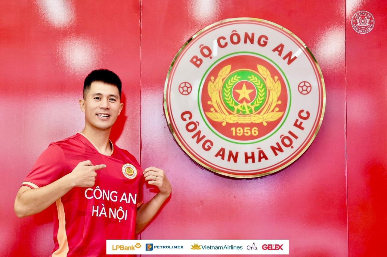 Đình Trọng trong ngày ra mắt đội bóng mới