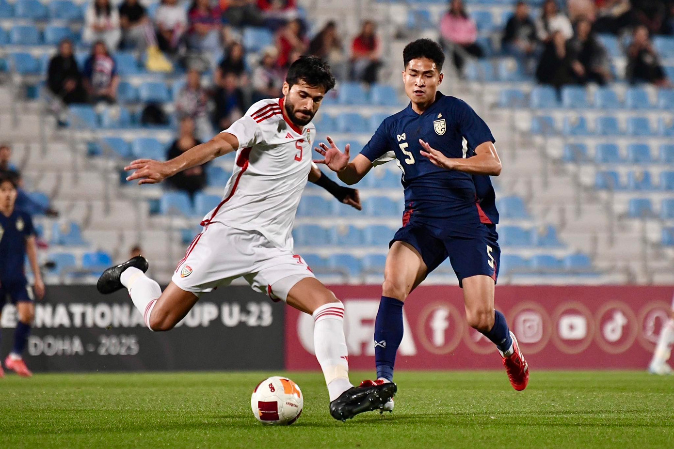 Thái Lan lép vế trước đội U20 UAE