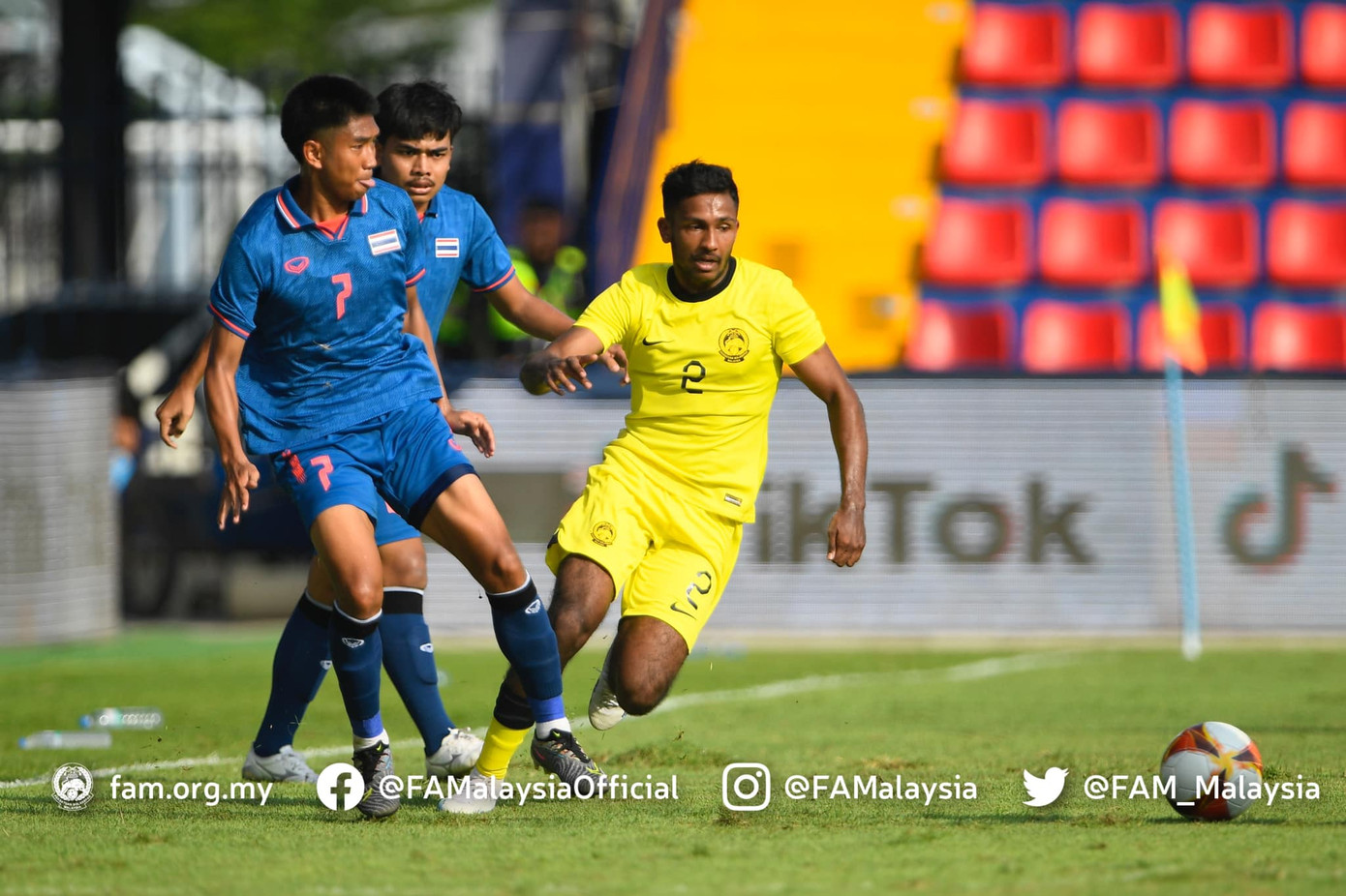 SEA Games 32: U22 Thái Lan sánh vai cùng U22 Việt Nam sau thắng lợi 2-0 trước U22 Malaysia ảnh 5