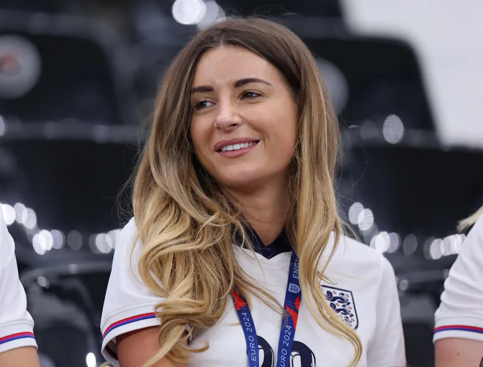 Bạn gái Bowen cũng đang có mặt tại Đức xem EURO 2024 Bạn gái Bowen cũng đang có mặt tại Đức xem EURO 2024