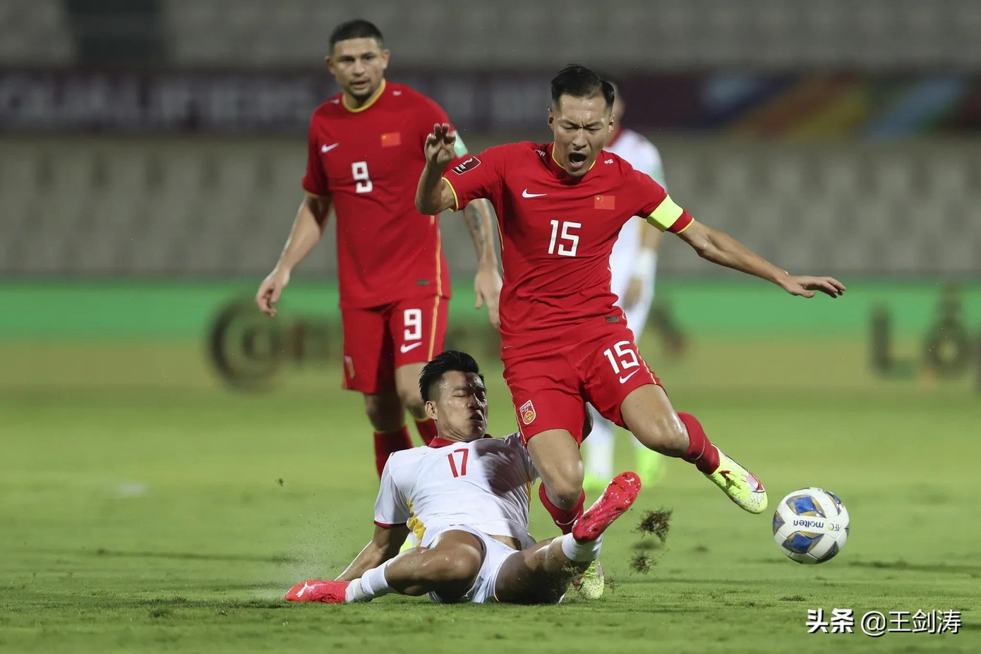 Yan Junling là một trong số nhiều cầu thủ Trung Quốc đã qua tuổi 30 và thi đấu sa sút Yan Junling là một trong số nhiều cầu thủ Trung Quốc đã qua tuổi 30 và thi đấu sa sút