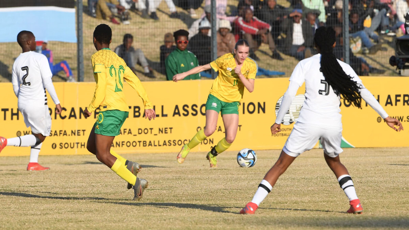 ĐT nữ Nam Phi phải dùng cầu thủ 13 tuổi ở trận gặp Botswana ĐT nữ Nam Phi phải dùng cầu thủ 13 tuổi ở trận gặp Botswana