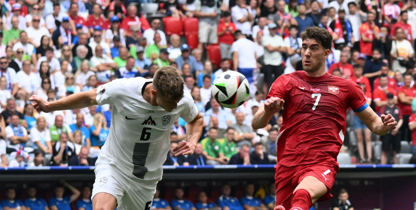 Serbia thoát thua Slovenia nhờ bàn thắng phút 90+5 ảnh 13