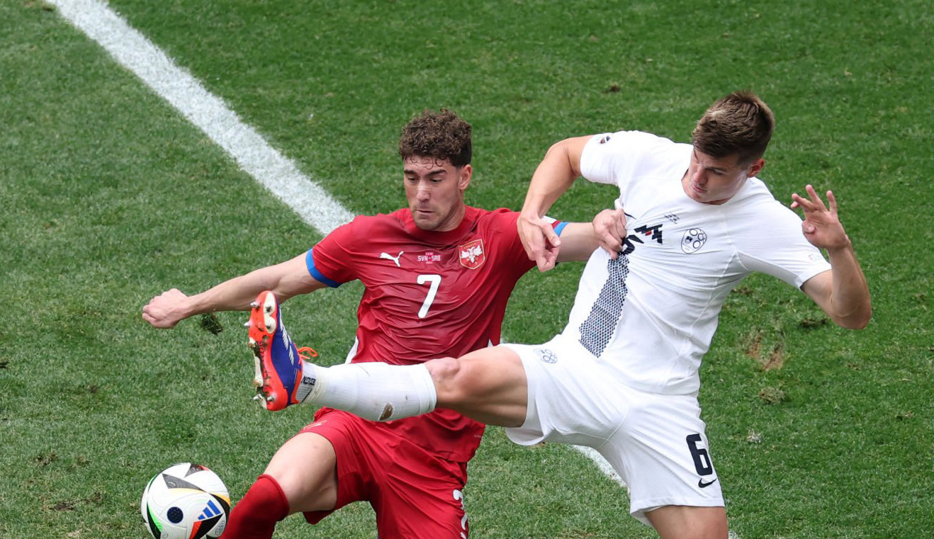 Serbia thoát thua Slovenia nhờ bàn thắng phút 90+5 ảnh 14