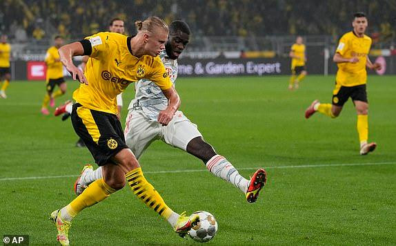 Haaland quá đơn độc ở hàng công