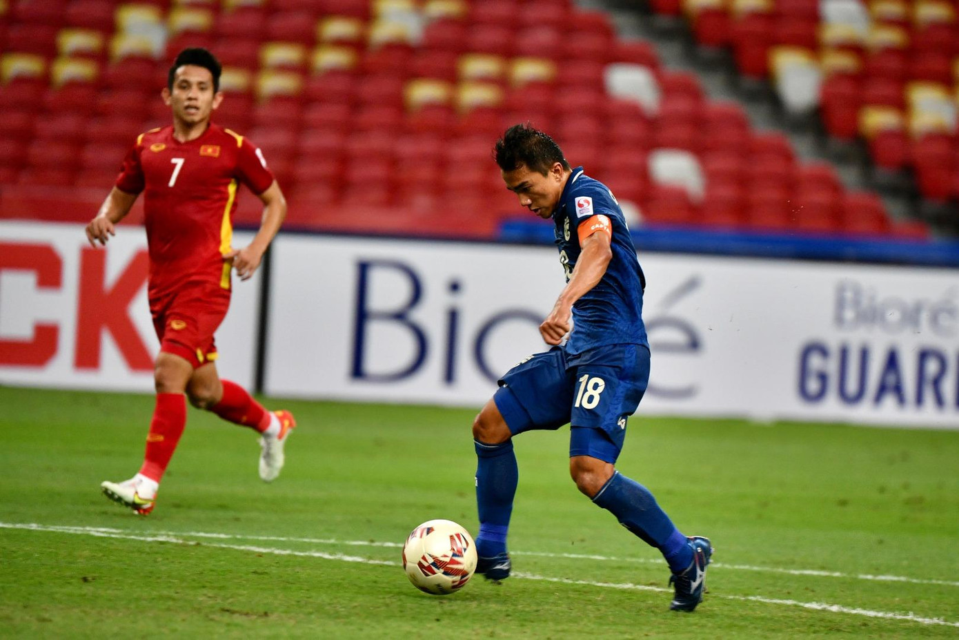 Chanathip ghi cả 2 bàn cho ĐT Thái Lan khi gặp Việt Nam