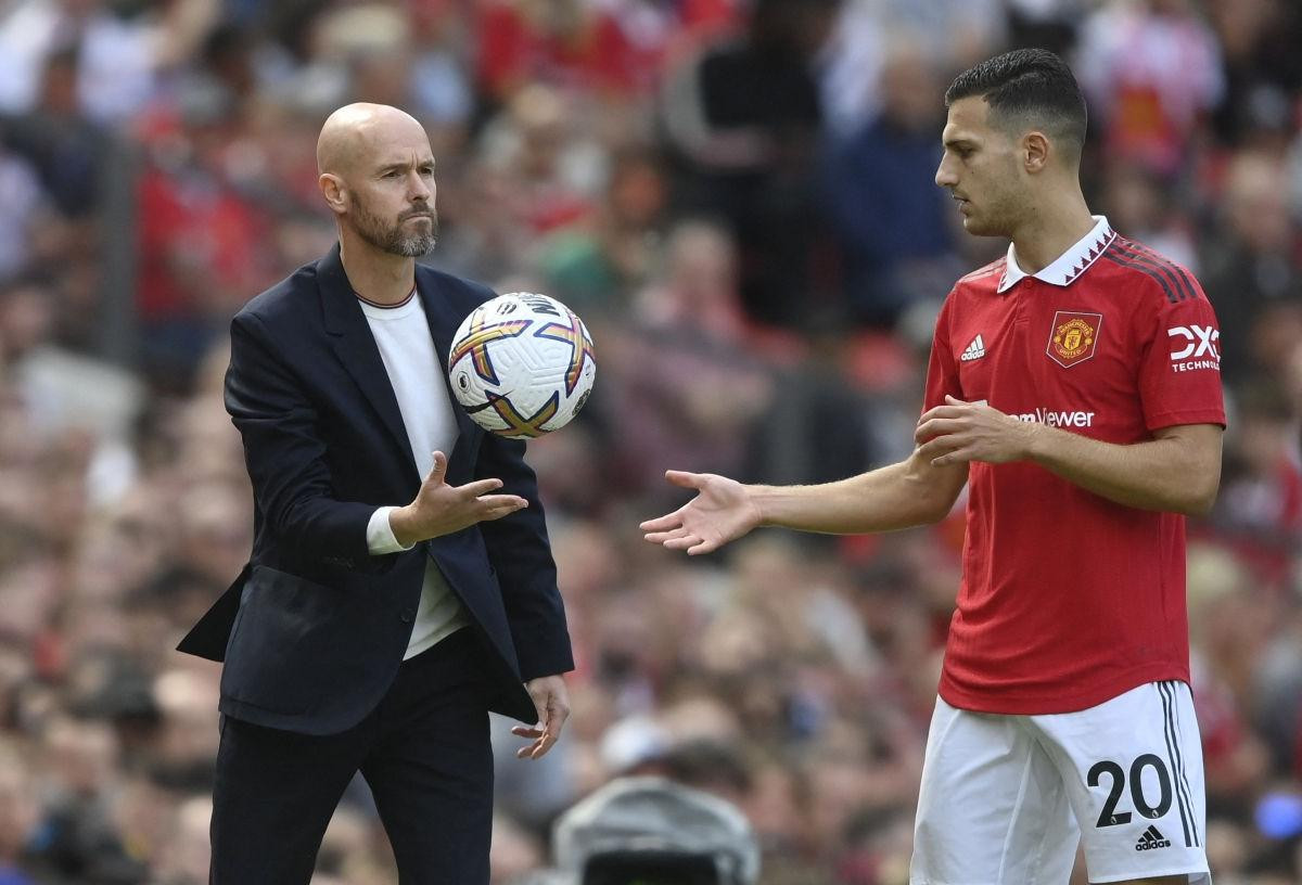 HLV Ten Hag sẽ bớt lo lắng cho hàng tiền vệ với sự xuất hiện của Rabiot HLV Ten Hag sẽ bớt lo lắng cho hàng tiền vệ với sự xuất hiện của Rabiot