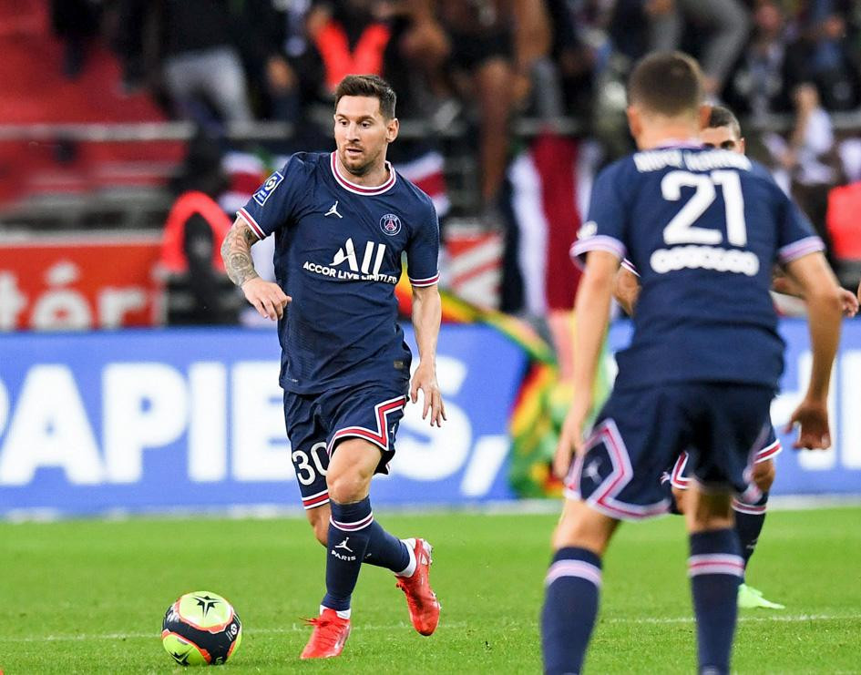 Messi có 2 pha bóng bỏ lỡ đáng tiếc trong hiệp 1