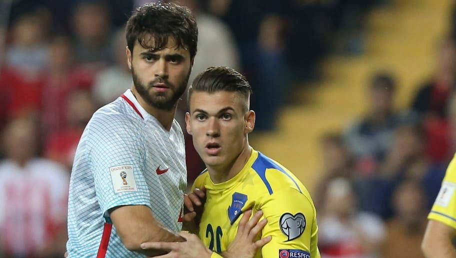 Calik (trái) trong màu áo ĐTQG