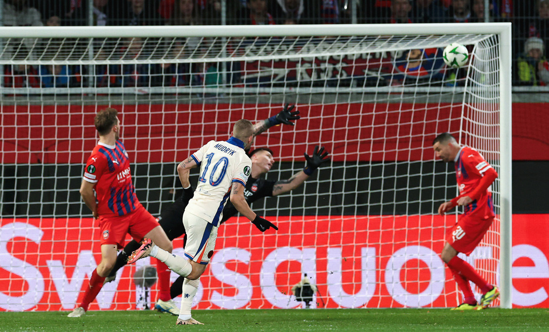 Mudryk dứt điểm hiểm hóc ghi bàn