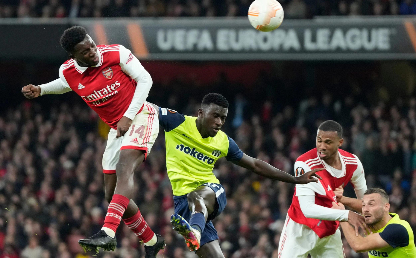 Arsenal đứng đầu bảng với 15 điểm Arsenal đứng đầu bảng với 15 điểm