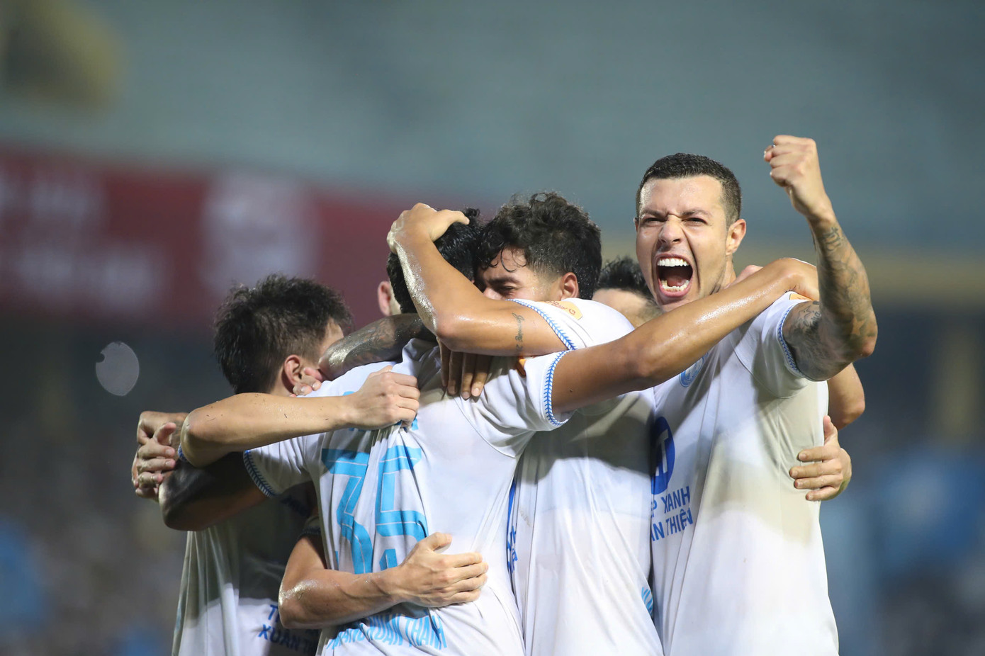 Nam Định gieo sầu cho Hà Nội, bứt phá trong cuộc đua vô địch ảnh 40