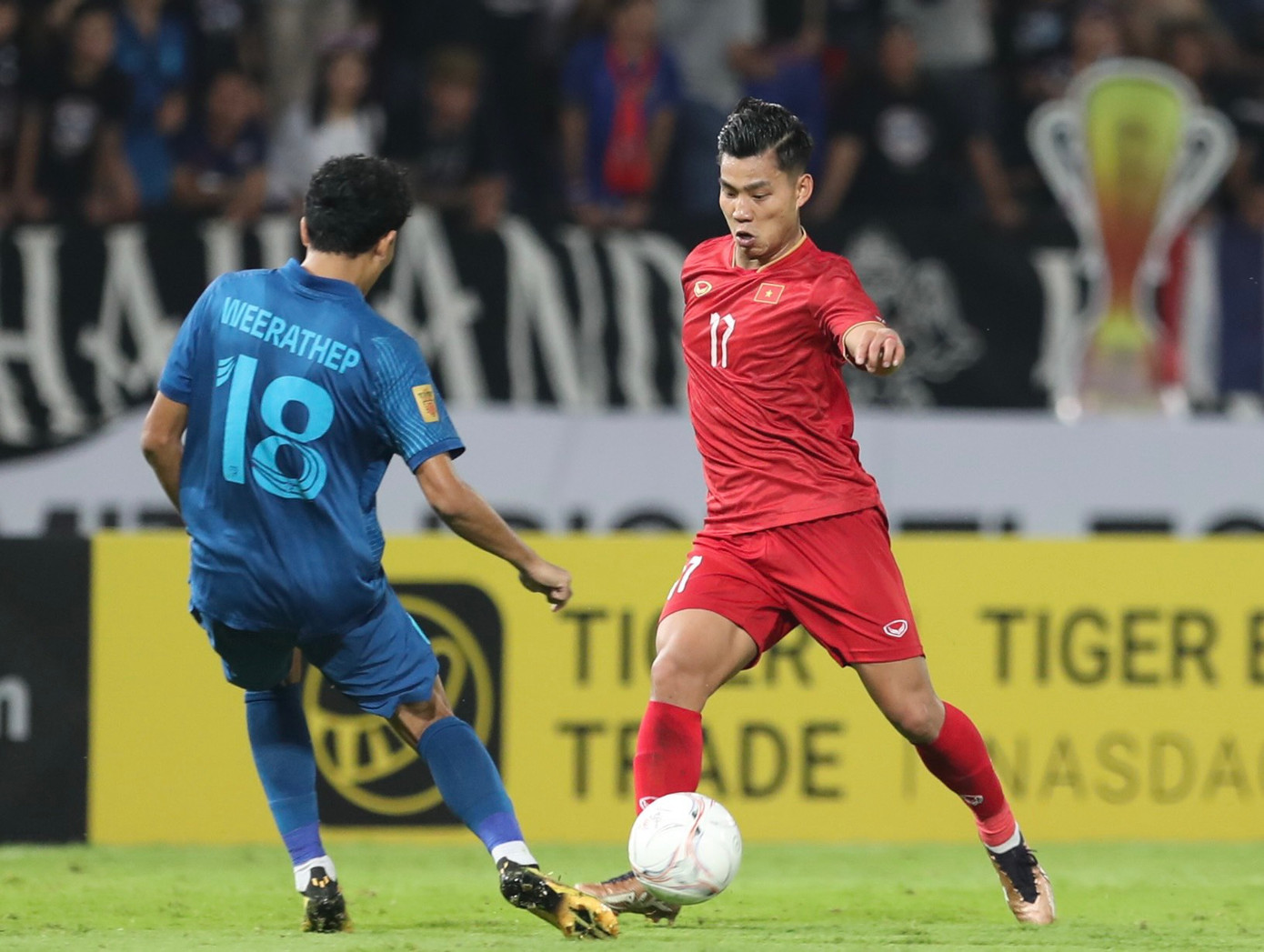 Chủ tịch FIFA ấn tượng với sự phát triển của bóng đá Việt Nam và Thái Lan