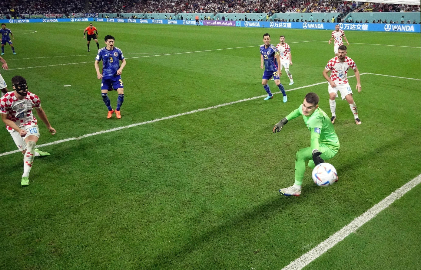 Thủ thành tuyển Croatia hoàn toàn bất lực trước cú đá này của Maeda Thủ thành tuyển Croatia hoàn toàn bất lực trước cú đá này của Maeda