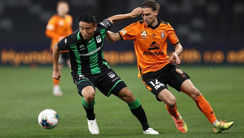 Tomoki (trái) là một trong số các ngoại binh châu Á hiếm hoi tại A-League Tomoki (trái) là một trong số các ngoại binh châu Á hiếm hoi tại A-League