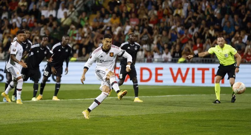 Ronaldo trong pha ghi bàn giải tỏa cơn hạn hán bàn thắng