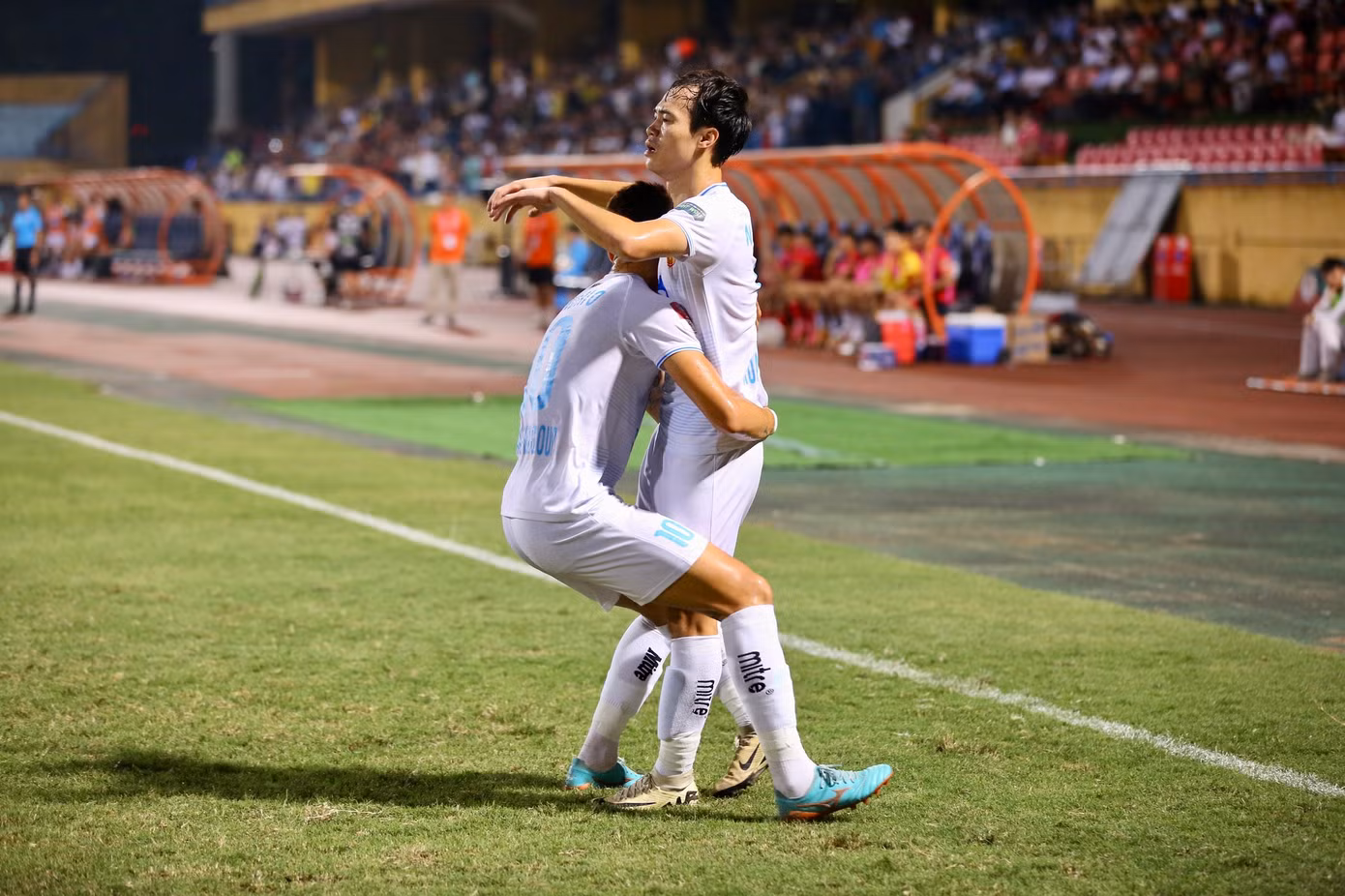 Thắng ngược CAHN, Thép Xanh Nam Định giữ vững ngôi đầu bảng V-League 2023/24 ảnh 12 Thắng ngược CAHN, Thép Xanh Nam Định giữ vững ngôi đầu bảng V-League 2023/24 ảnh 12