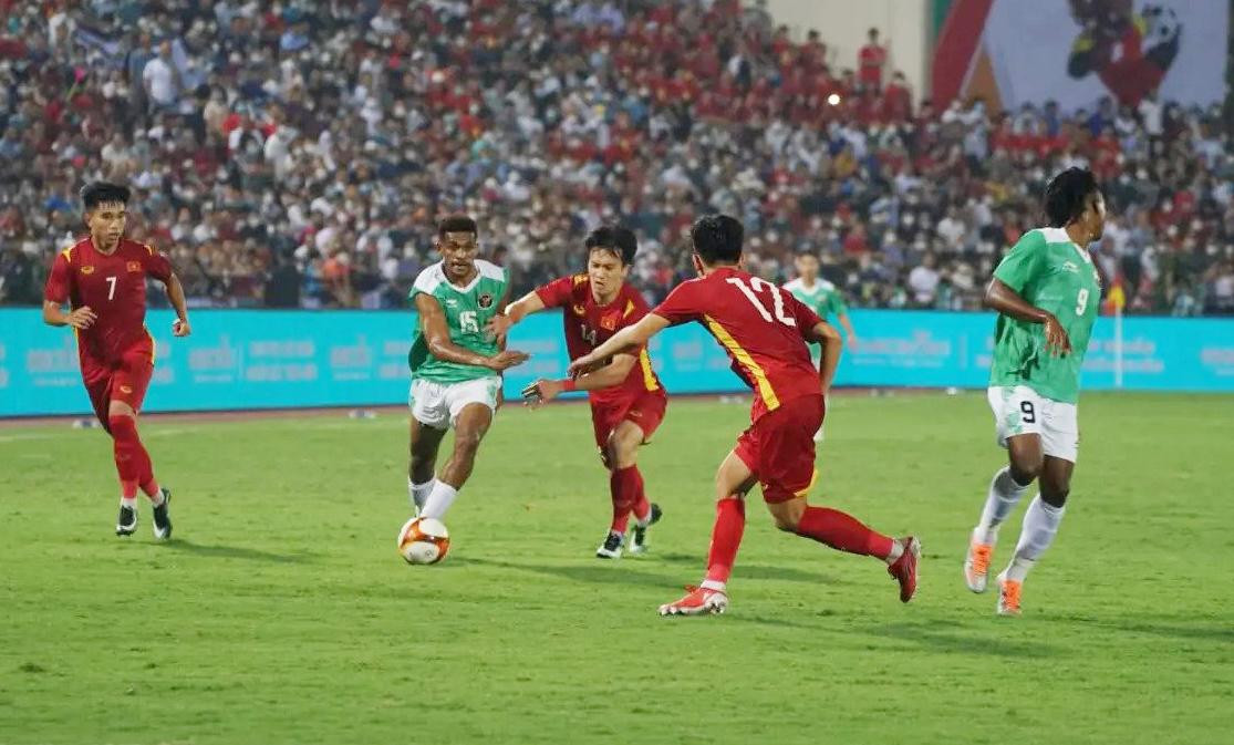 Bola cho rằng sự kém cỏi của hàng thủ khiến những lỗ hổng xuất hiện nhiều Bola cho rằng sự kém cỏi của hàng thủ khiến những lỗ hổng xuất hiện nhiều