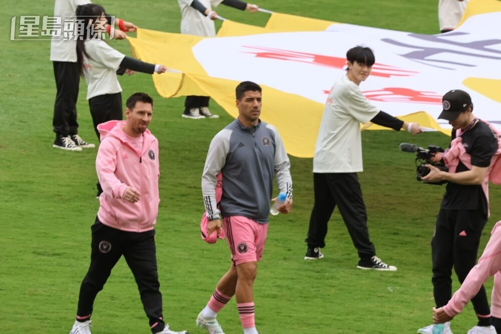 Suarez và Messi chỉ ngồi trên ghế dự bị