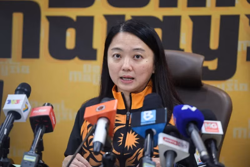 Bộ trưởng Thanh niên và Thể thao Malaysia - bà Hannah Yeoh - tỏ ra lo lắng cho các VĐV Bộ trưởng Thanh niên và Thể thao Malaysia - bà Hannah Yeoh - tỏ ra lo lắng cho các VĐV