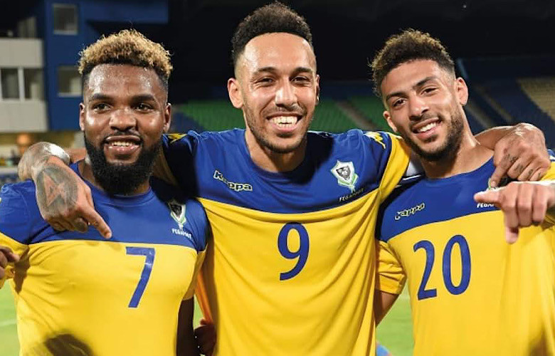 Boupendza (trái) khi còn là đồng đội với Aubameyang