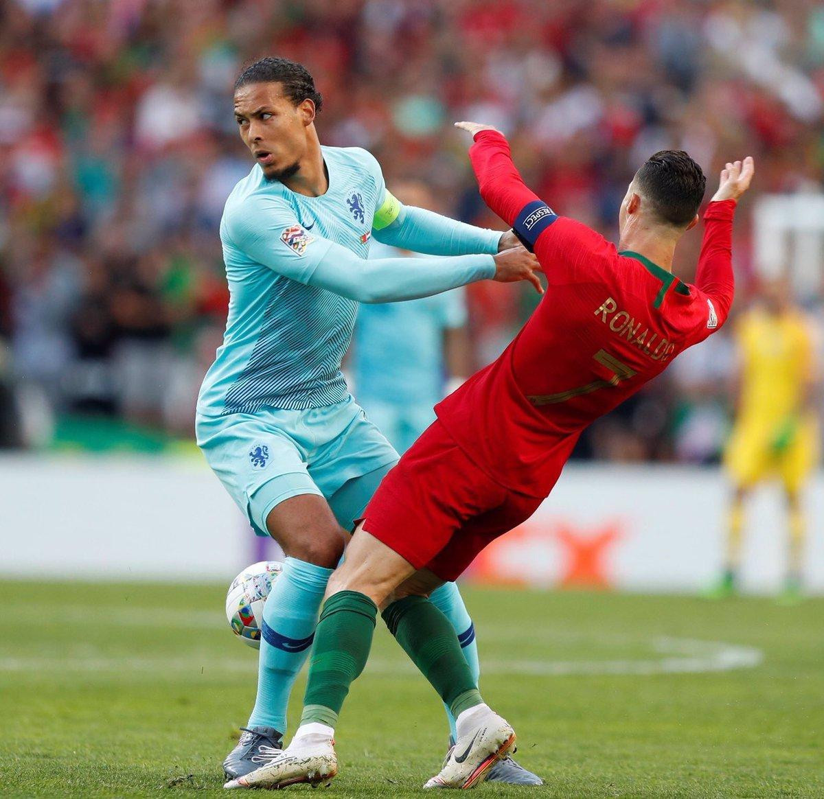 Van Dijk đã nhiều lần đụng độ Ronaldo Van Dijk đã nhiều lần đụng độ Ronaldo
